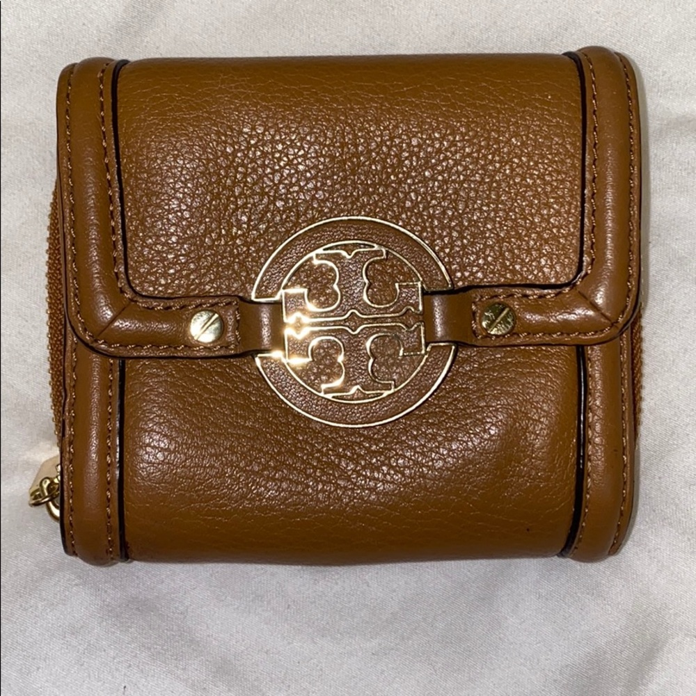 Tory Burch | Camel Leather Tri-Fold Wallet